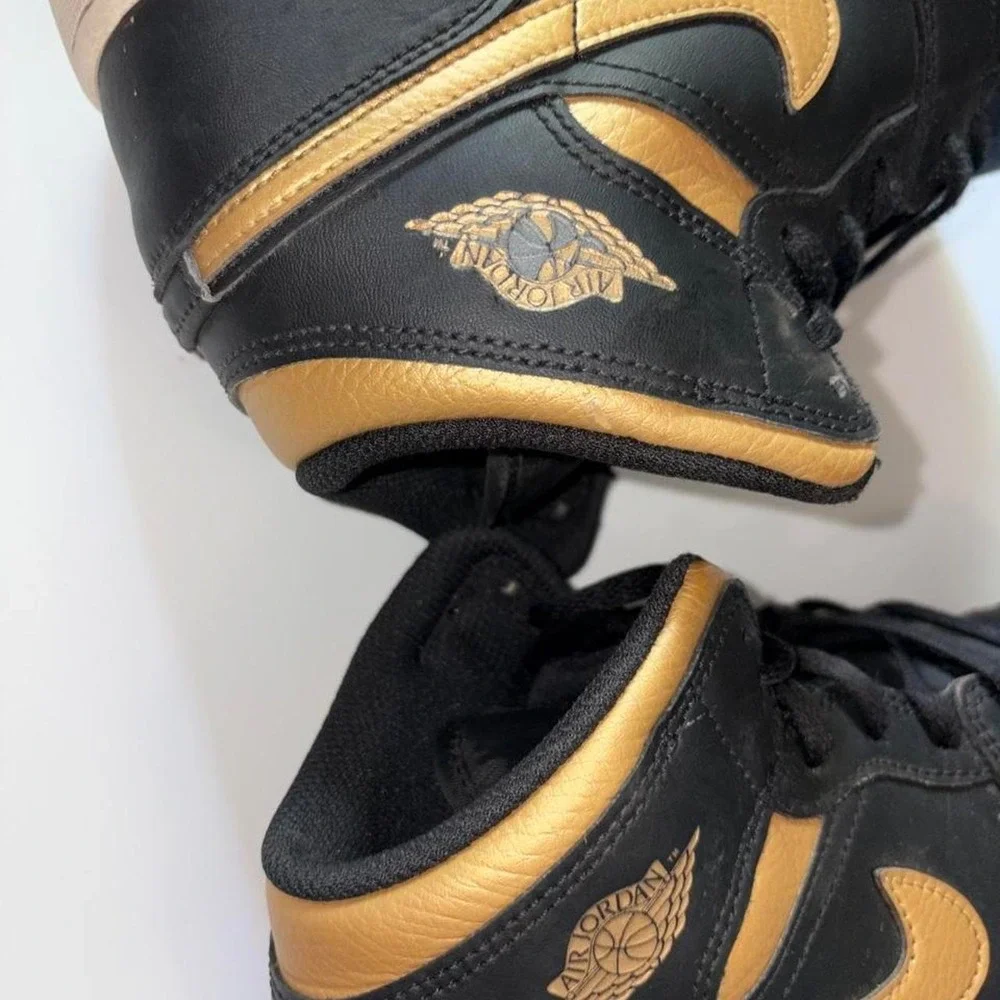 Jordan 1 Mid Black Gold sneakers size US 7Y